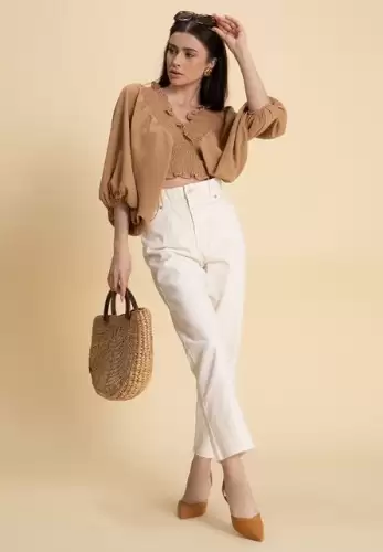 Top dama Andrada Bej